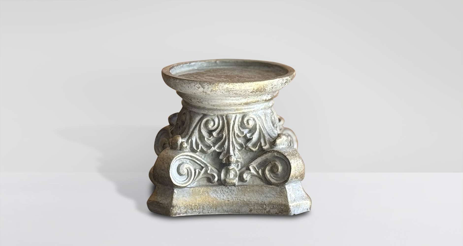 Capital candleholder Antique gold